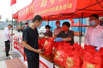 厦门市总工会启动助企惠民六大专项行动，助力实现经济社会发展“双过半”目标