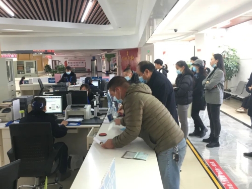 石林公安多措并举 应对出入境窗口办证高峰