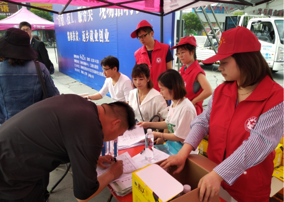 开发区劳动局携手市联合会开展就业创业精准服务